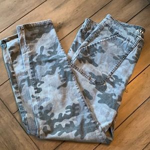 Camo skinny jeans size 16W